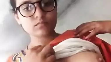 Desi Girl Exposing Untouched Naked Boobs free sex video
