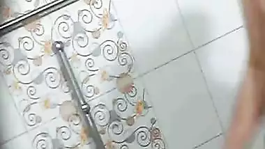 Hairy pussy MILF naked bath recorded by relative