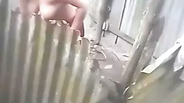 Neighbour village bhabhi bathing caught on camera