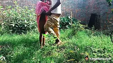 Bhabhi gets fuck behind her house in outdoor sex