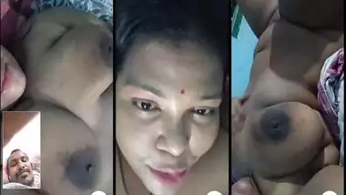 Sixya Video Hindi - Sexy Tamil Wife Shows Boobs On Video Call free sex video