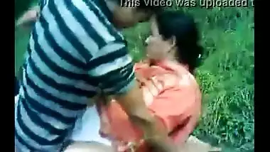 Kashmiri Aunty Outdoor Sex Clip free sex video