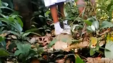 Guy enjoys GF’s pussy under a tree in Indian outdoor sex