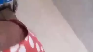 Hijabi lady sucks a professor’s dick in Pakistani sex video