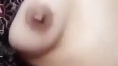 Cute Desi XXX bitch playing with her virgin pussy on selfie cam