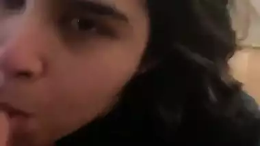 College girl’s erotic desi blowjob to her lover