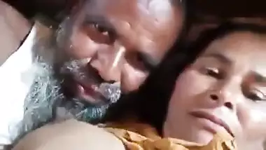 Uncle sucking wife boobs in viral selfie sex clip