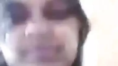 Horny girl shows boobs on video call to lover viral MMS
