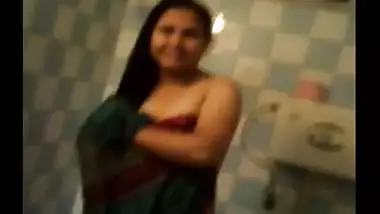 Desi big boobs village girl making shower selfie