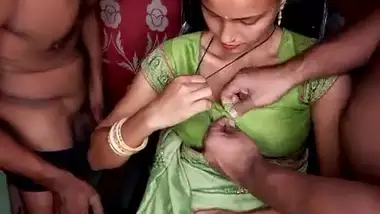 380px x 214px - Girl In Green Saree And Black Bra Boobs Exposed By Two Men free sex video