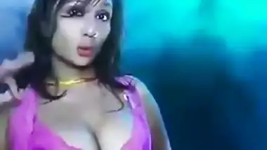 Desi girl hot dance