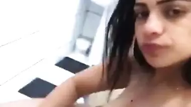 Delhi babe enjoys her sugar daddy’s dick in the Indian xxx