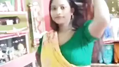 Hot wife on Chamet goes nude during paid viral cam chat