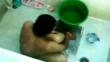 380px x 214px - South Indian Kannada Son Recording Step Mom Bath free sex video