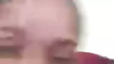 Slim married Tamil wife sharp boobs showing viral MMS