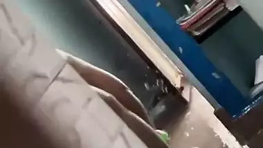Mom cleaning bathroom in naked caught by son