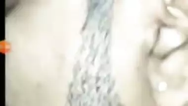 XXX Indian couple sharing sex video