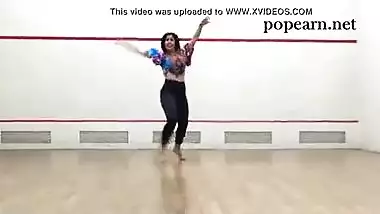 Sexy Video Mastani - Desi Girl In Tight Leggings Sexy Dance On Deewani Mastani Song free sex  video