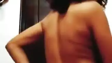 Ravishing Desi girl with beautiful XXX boobs fools around in bath