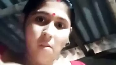 Boudi Bibastra MMS Showing Big boobs and Pussy