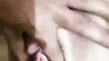 Fucking Desi maid MMS sex video discharged by her abode owner