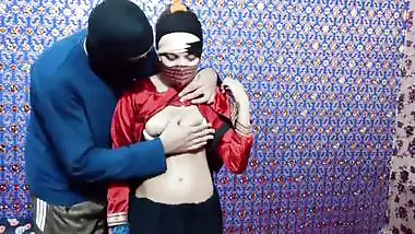 Indian Tailor Men Seduces and Fucks With Beautiful School Girl